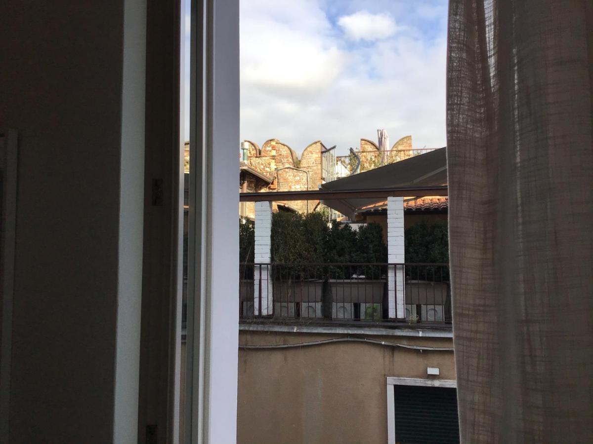 A Due Passi Da Giulietta-casa Montecchi Affittacamere *