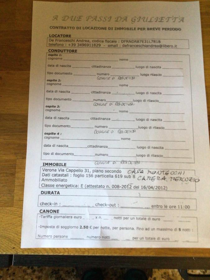 A Due Passi Da Giulietta-casa Montecchi Affittacamere *
