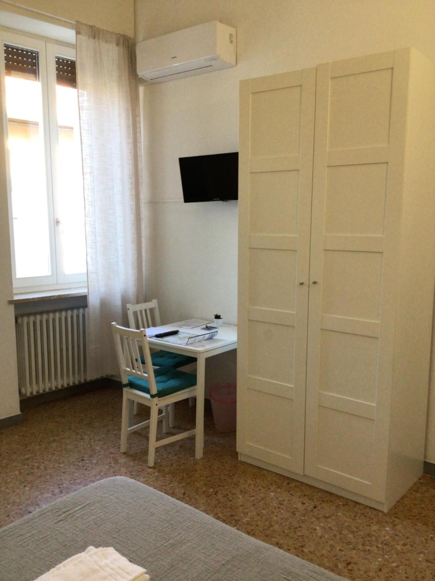 A Due Passi Da Giulietta-casa Montecchi Affittacamere